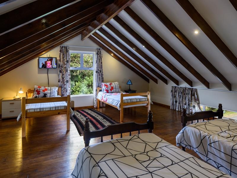 Ambleside: East Attic Bedroom